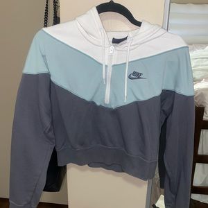 Cropped nike sweatshirt